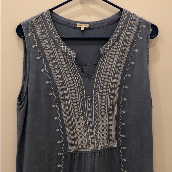 En Creme Embroidered Dress - Picture 2 of 6